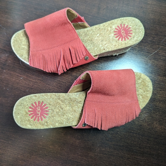 UGG Red Suede Wedge open toe Size 5 - Picture 9 of 10